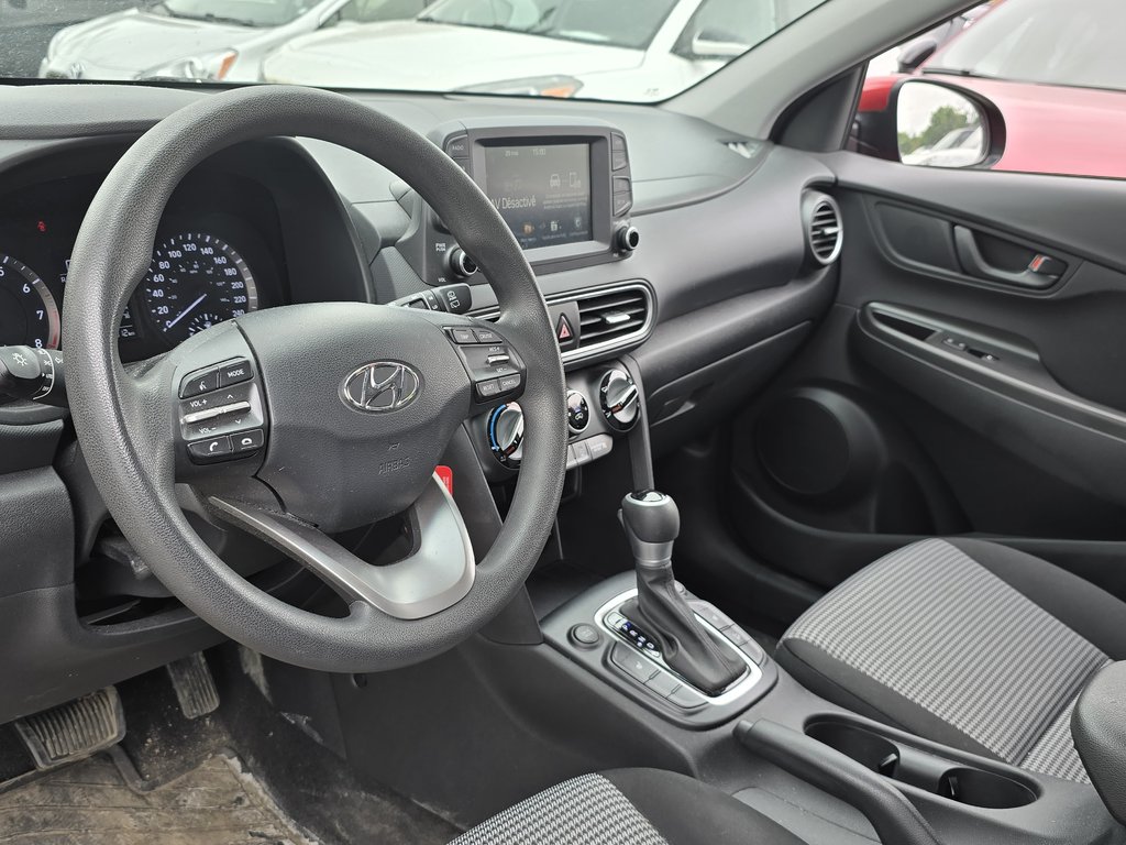 2021 Hyundai Kona ESSENTIAL AWD SIEGES CHAUFFANTS CAMERA CARPLAY MAG in Montréal, Quebec - 2 - w1024h768px