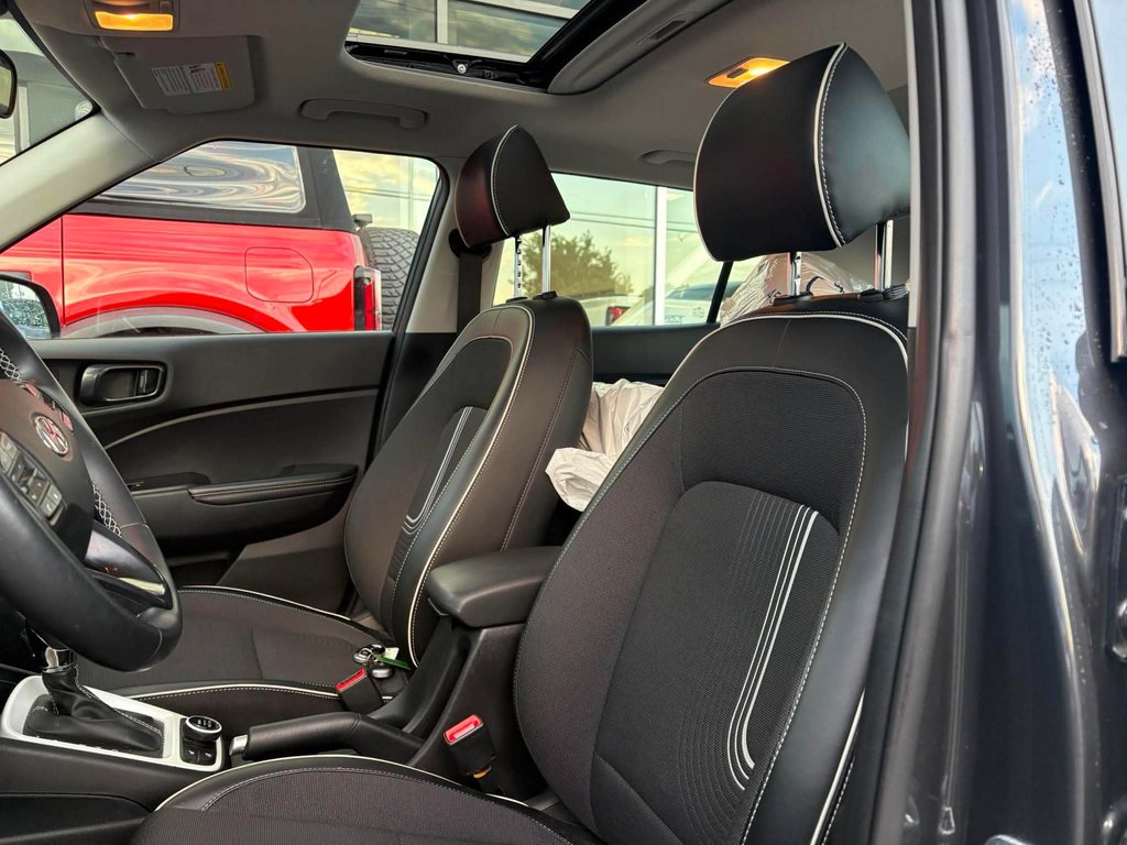 Hyundai Venue  2023 à Brossard, Québec - 13 - w1024h768px