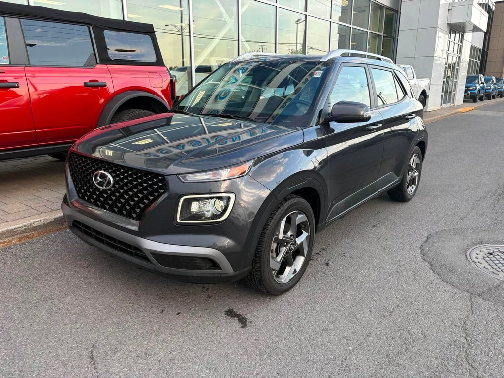 Hyundai Venue  2023 à Brossard, Québec - 1 - w1024h768px