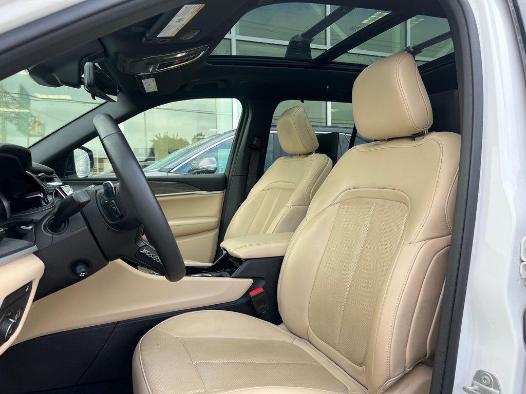 Jeep Grand Cherokee 4xe 42KM AUTONOMIE | TOIT PANO | AUDIO ALPINE | NAV | 2022 à Brossard, Québec - 11 - w1024h768px