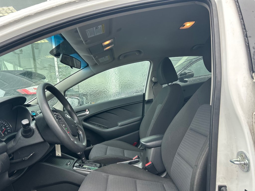 2017 Kia Forte in Brossard, Quebec - 9 - w1024h768px