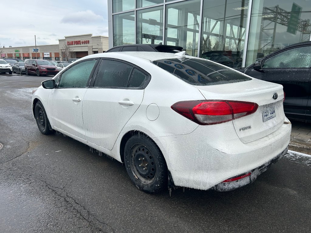 2017 Kia Forte in Brossard, Quebec - 7 - w1024h768px