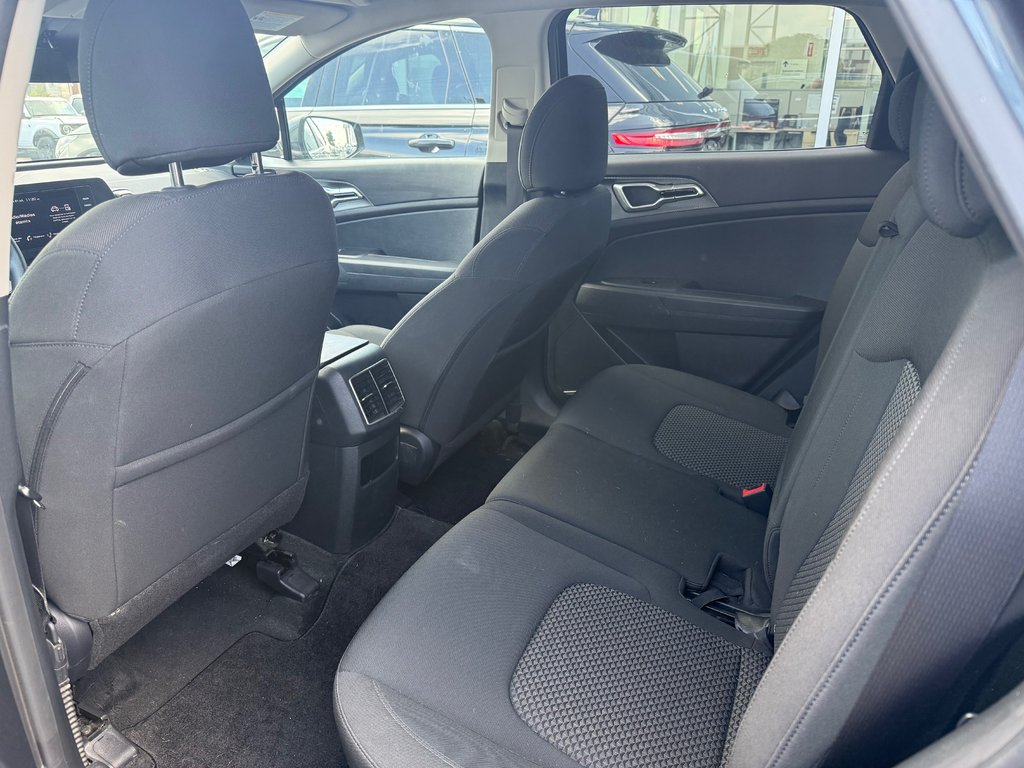 Kia Sportage  2023 à Brossard, Québec - 15 - w1024h768px