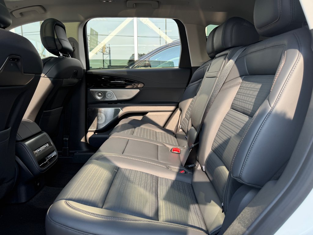 2026 Lincoln Nautilus in Brossard, Quebec - 15 - w1024h768px