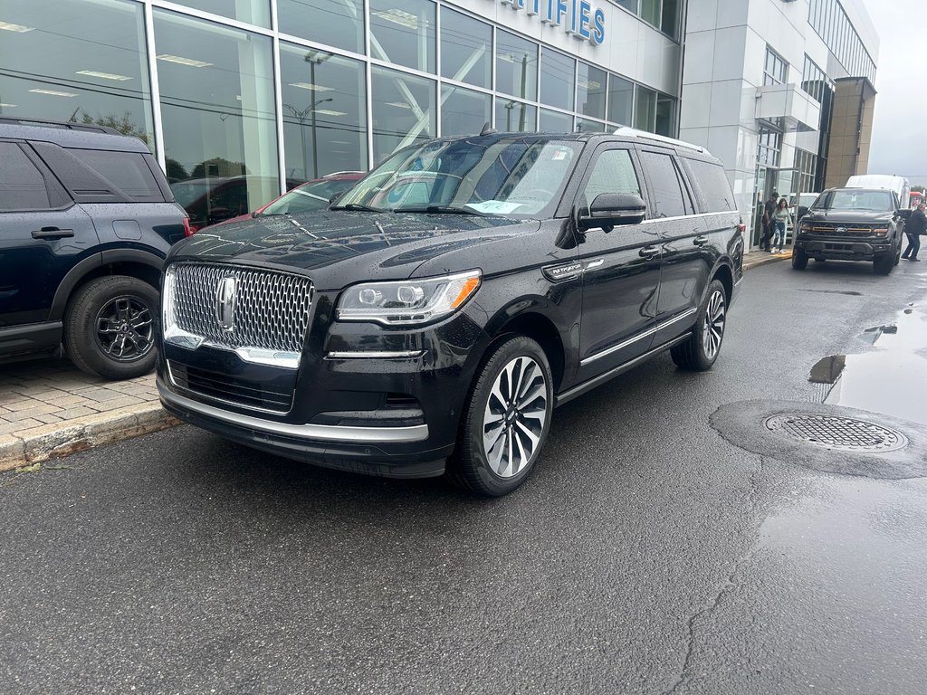 2022 Lincoln Navigator L in Brossard, Quebec - 1 - w1024h768px