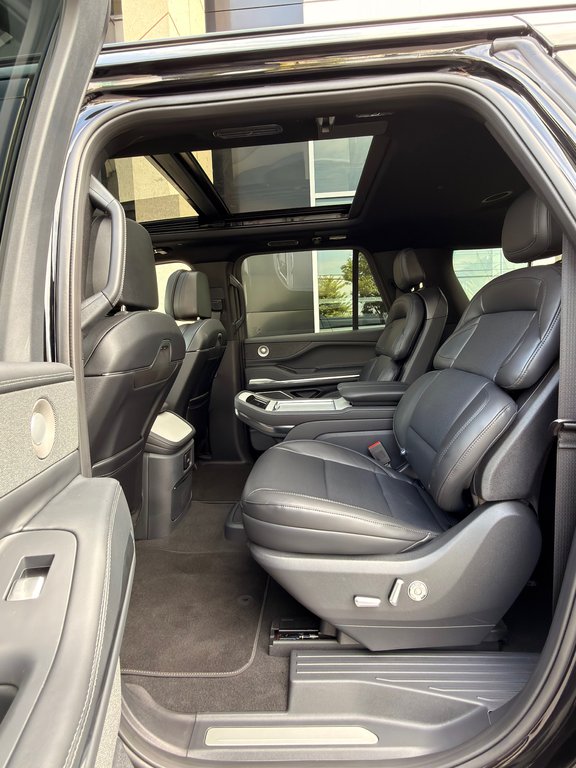 2027 Lincoln Navigator L Reserve 4x4 in Brossard, Quebec - 8 - w1024h768px