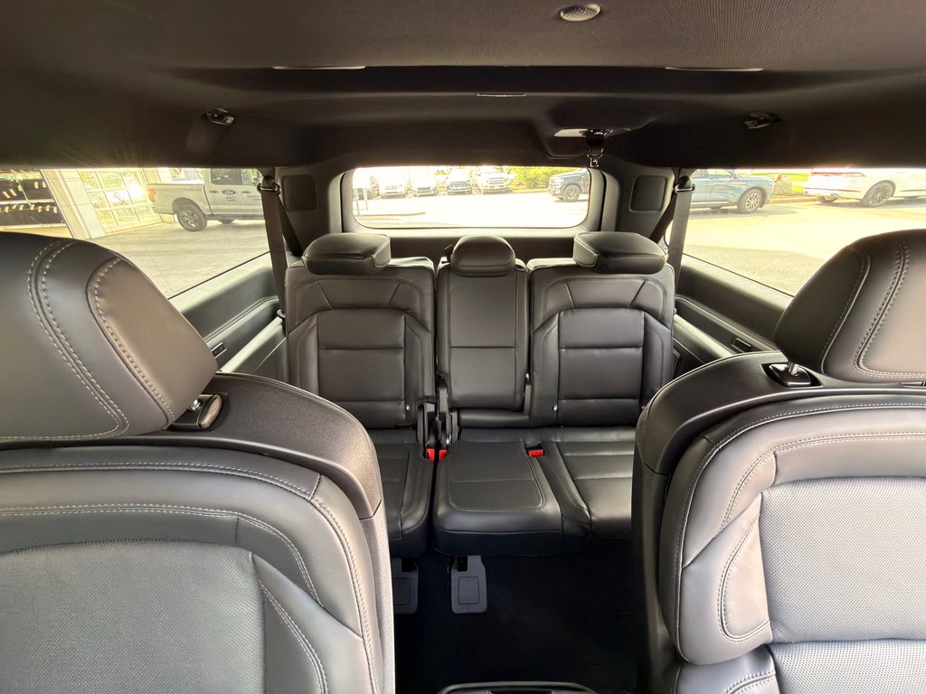 2027 Lincoln Navigator L Reserve 4x4 in Brossard, Quebec - 9 - w1024h768px