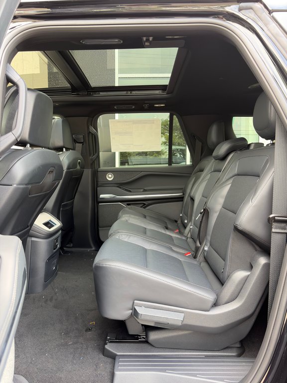 2027 Lincoln Navigator L Reserve 4x4 in Brossard, Quebec - 8 - w1024h768px