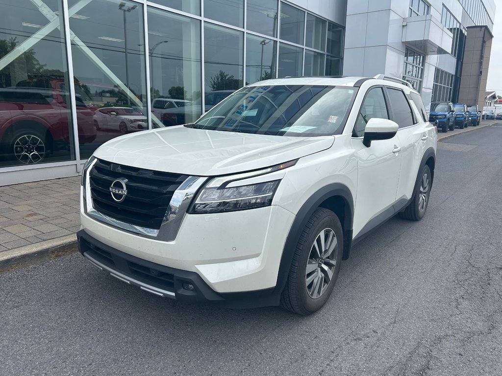 2023 Nissan Pathfinder SL | AWD | 8 PASS | TOIT PANO | TOW PACK | in Brossard, Quebec - 24 - w1024h768px