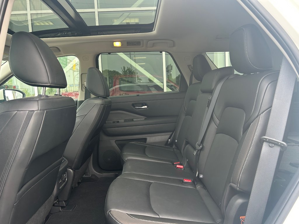 2023 Nissan Pathfinder SL | AWD | 8 PASS | TOIT PANO | TOW PACK | in Brossard, Quebec - 23 - w1024h768px