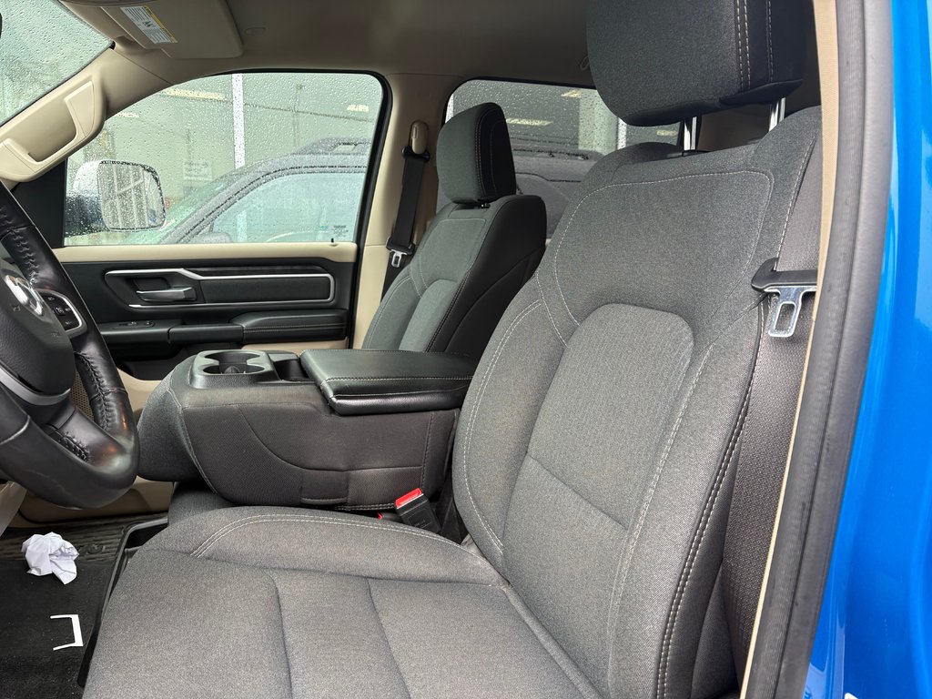 2020 Ram 1500 Big Horn | 4X4 | ENS. REMORQ. | VOLANT CHAUFFANT in Brossard, Quebec - 11 - w1024h768px