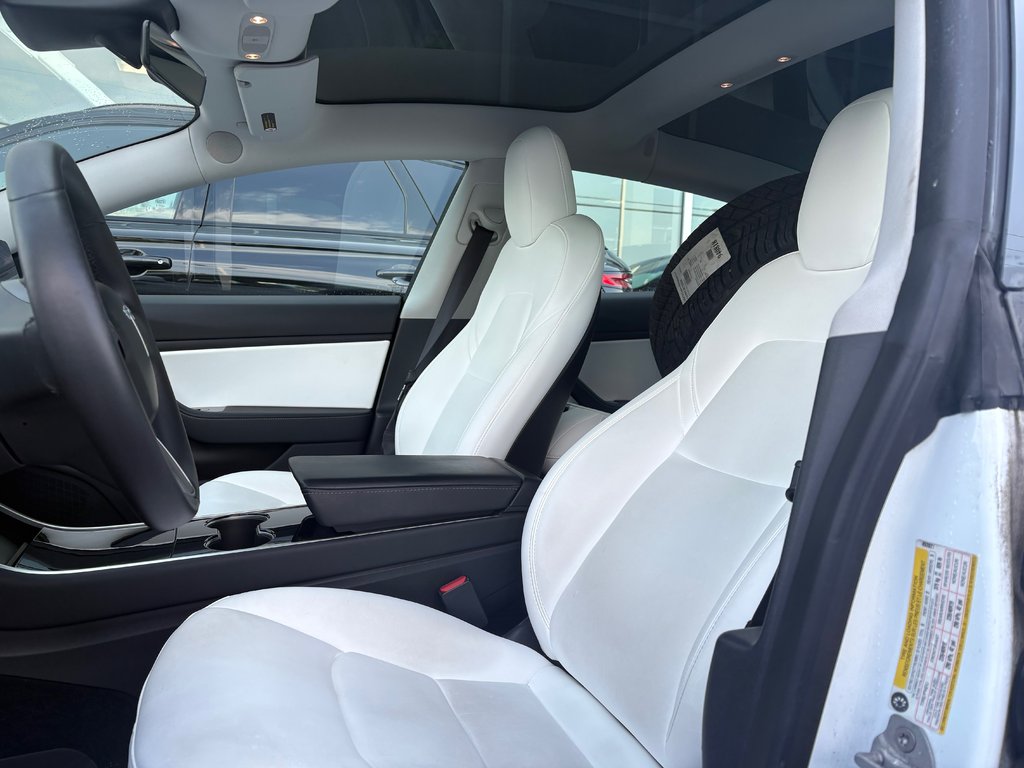 2020 Tesla Model 3 in Brossard, Quebec - 11 - w1024h768px