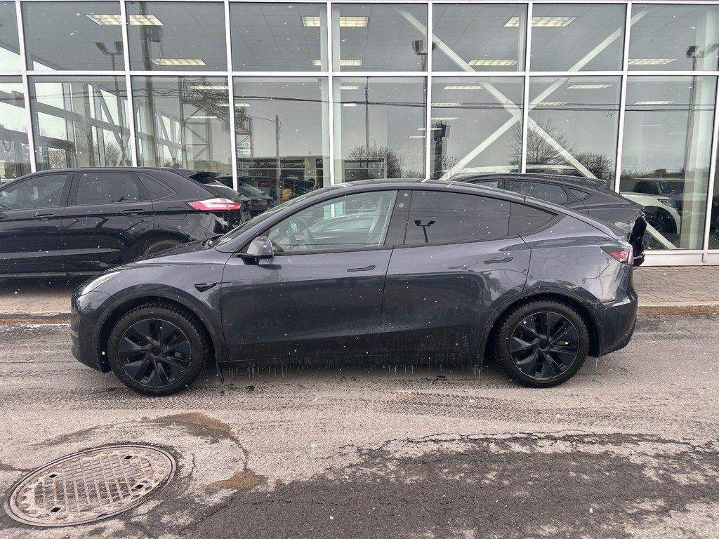 2025 Tesla Model Y in Brossard, Quebec - 5 - w1024h768px