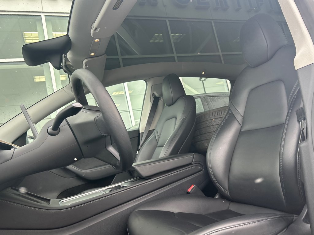 2025 Tesla Model Y in Brossard, Quebec - 11 - w1024h768px