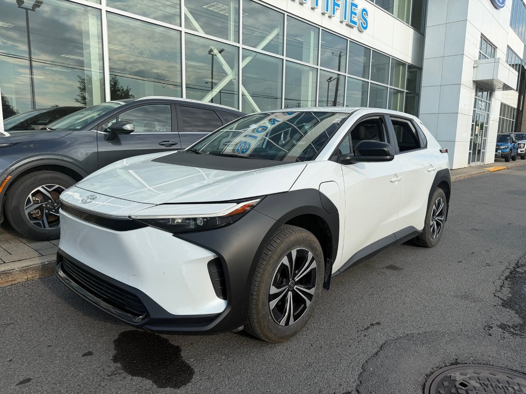 Toyota bZ4X  2024 à Brossard, Québec - 1 - w1024h768px