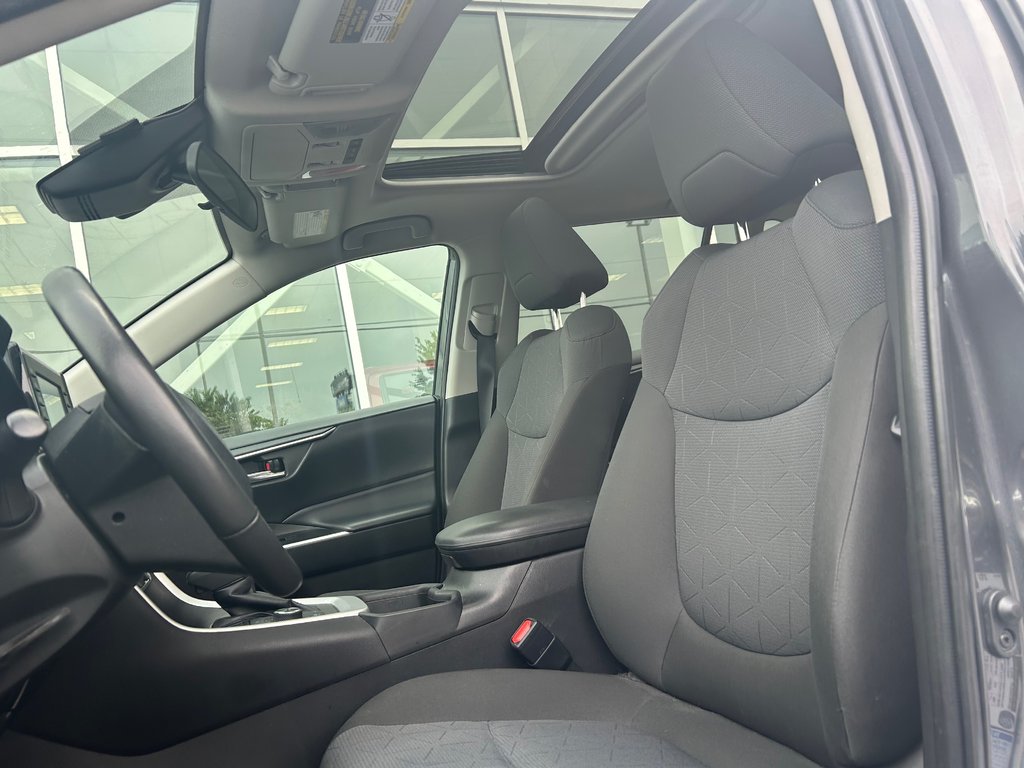 2022 Toyota RAV4 in Brossard, Quebec - 11 - w1024h768px