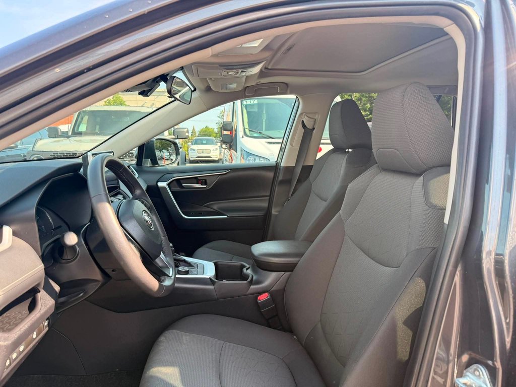Toyota RAV4 Hybrid XLE | AWD | TOIT OUVRANT | CARPLAY | 2024 à Brossard, Québec - 9 - w1024h768px