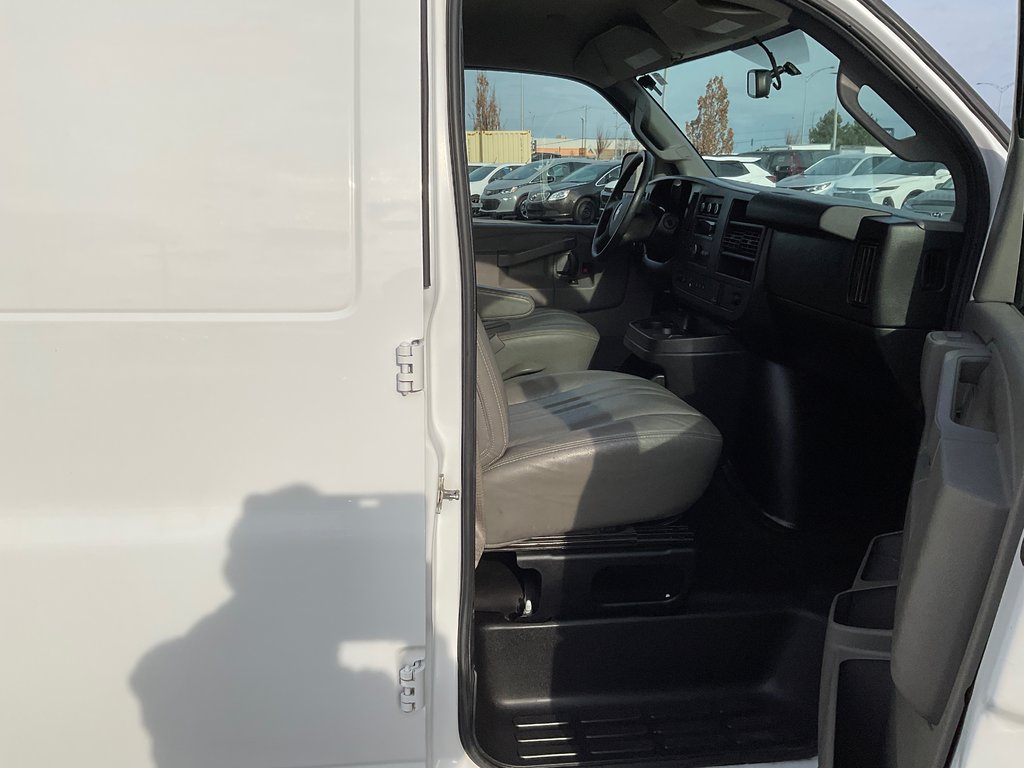 2018  Express Cargo Van in Saint-Jean-Sur-Richelieu, Quebec - 11 - w1024h768px