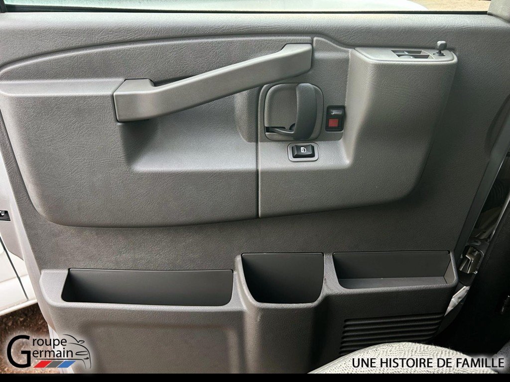 2024 Chevrolet Express Cargo 3500 à St-Raymond, Québec - 5 - w1024h768px