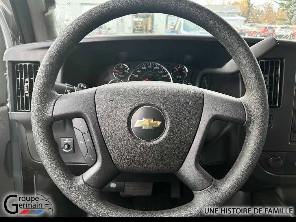 2024 Chevrolet Express Cargo 3500 à St-Raymond, Québec - 6 - w1024h768px