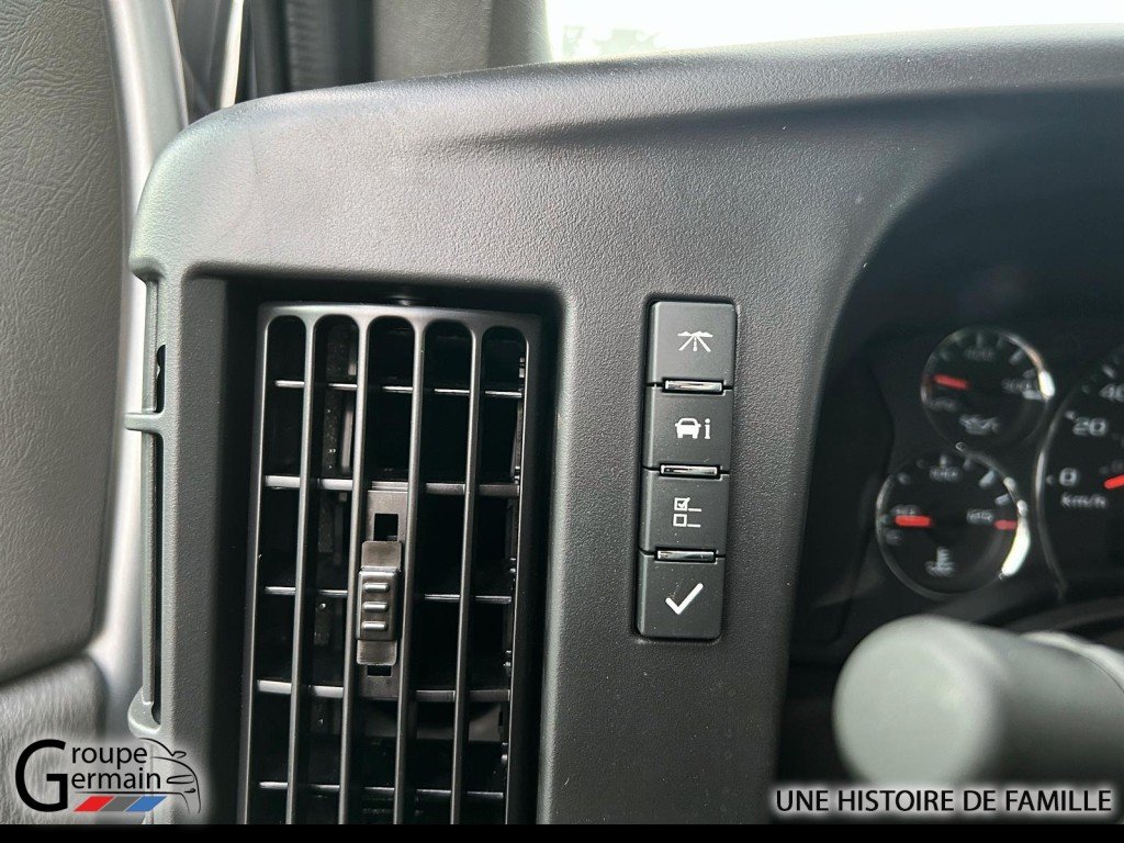 2024 Chevrolet Express Cargo 3500 à St-Raymond, Québec - 8 - w1024h768px