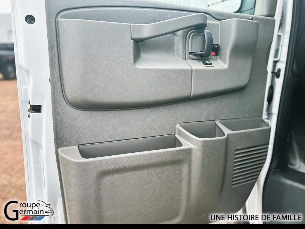 2024 Chevrolet Express Cargo 2500 à St-Raymond, Québec - 6 - w1024h768px