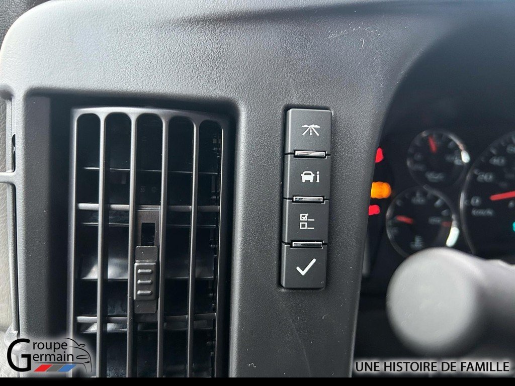 2024 Chevrolet Express Cargo 2500 à St-Raymond, Québec - 10 - w1024h768px