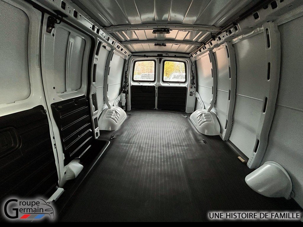 2024 Chevrolet Express Cargo 2500 à St-Raymond, Québec - 18 - w1024h768px