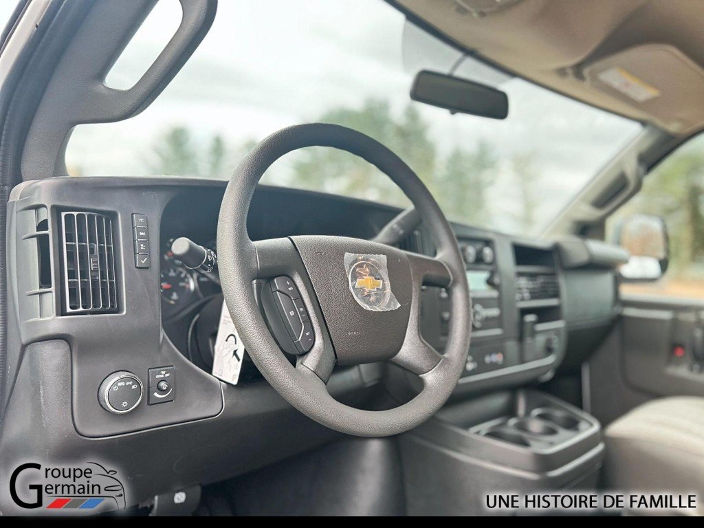2024 Chevrolet Express Cargo 2500 à St-Raymond, Québec - 8 - w1024h768px