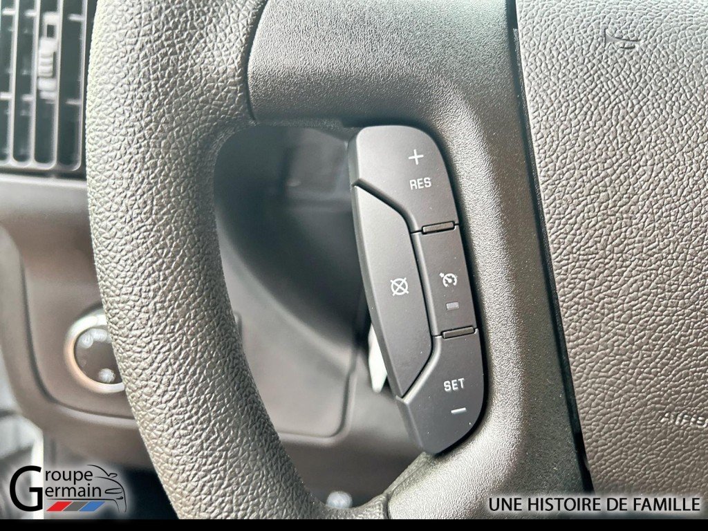 2024 Chevrolet Express Cargo 2500 à St-Raymond, Québec - 12 - w1024h768px