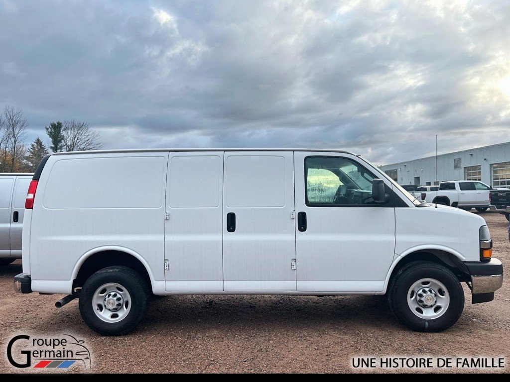 2024 Chevrolet Express Cargo 2500 à St-Raymond, Québec - 2 - w1024h768px