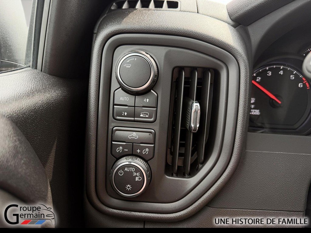2024 Chevrolet Silverado 1500 à Donnacona, Québec - 22 - w1024h768px