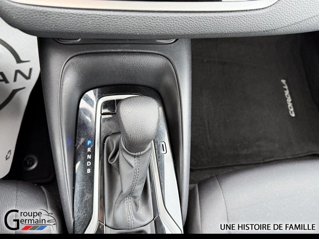 2022 Toyota COROLLA in Donnacona, Quebec - 17 - w1024h768px