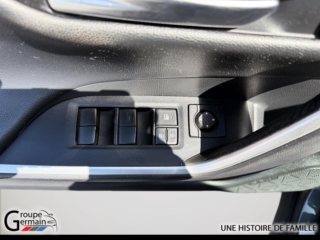 2020 Toyota RAV4 in Donnacona, Quebec - 10 - w1024h768px