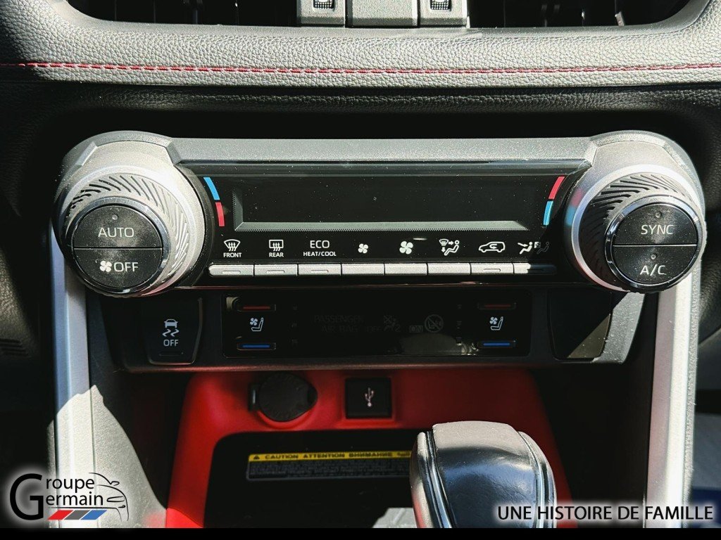 2020 Toyota RAV4 in Donnacona, Quebec - 17 - w1024h768px