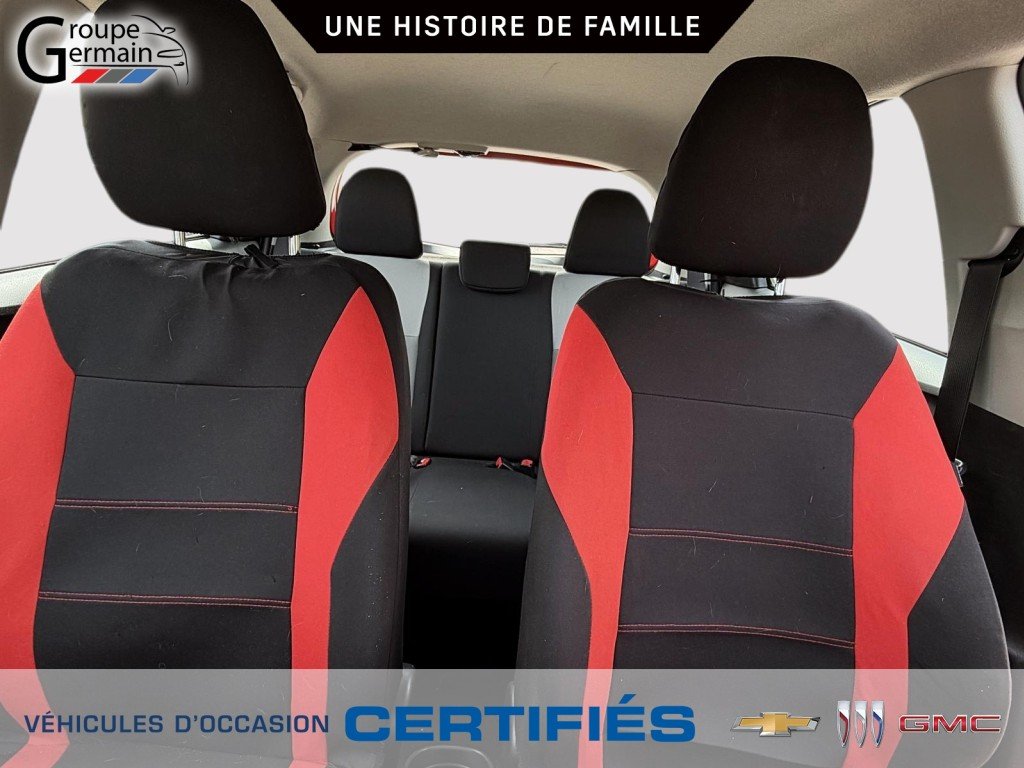 2019 Toyota Yaris 5-dr à St-Raymond, Québec - 12 - w1024h768px