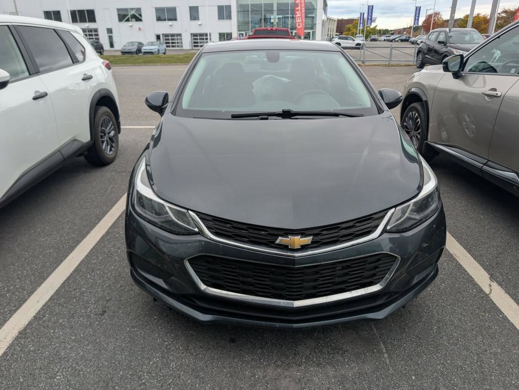 Chevrolet Cruze LT Turbo, boîte automatique à traction avant 2017 à Rivière-du-loup, Québec - 2 - w1024h768px