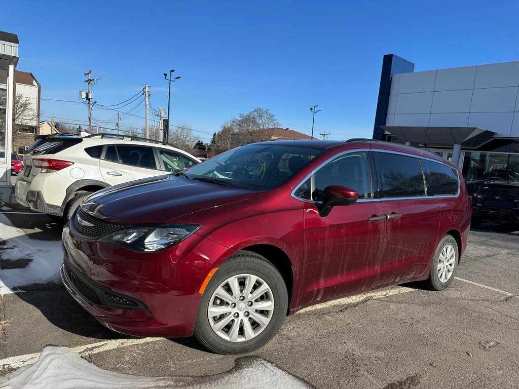 2021 Chrysler Grand Caravan TRÈS BAS KILOMÉTRAGE !!! in Rivière-du-loup, Quebec - 1 - w1024h768px