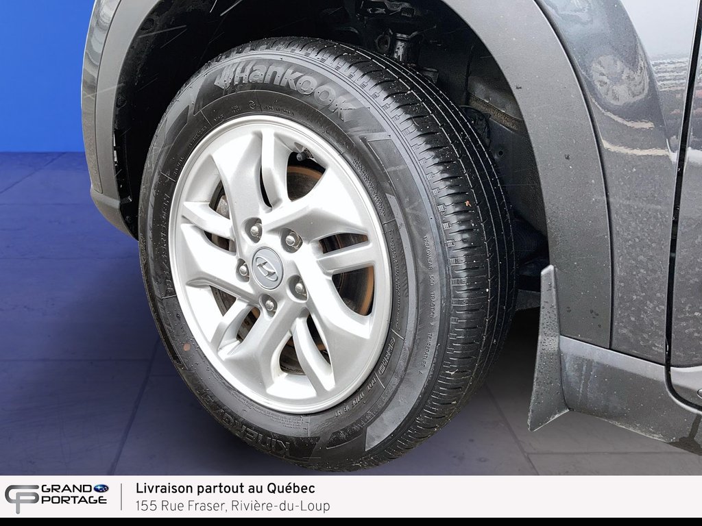 2022 Hyundai Venue Essential, CVT à traction avant in Rivière-du-loup, Quebec - 9 - w1024h768px