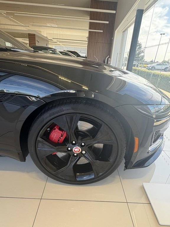 2023 Jaguar F-TYPE Convertible, boîte automatique à traction intégrale in Rivière-du-loup, Quebec - 7 - w1024h768px