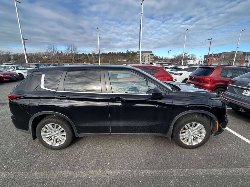 2022 Mitsubishi Outlander SE, CVT à traction intégrale in Rivière-du-loup, Quebec - 2 - w1024h768px