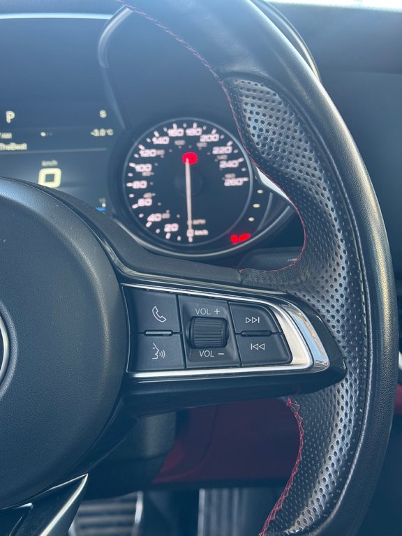Alfa Romeo Giulia Ti Sport AWD Cuir Toit Navigation 2018 à Terrebonne, Québec - 14 - w1024h768px