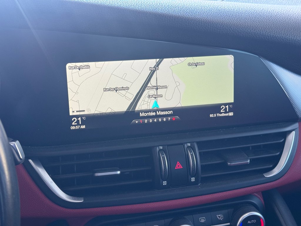 Alfa Romeo Giulia Ti Sport AWD Cuir Toit Navigation 2018 à Terrebonne, Québec - 18 - w1024h768px