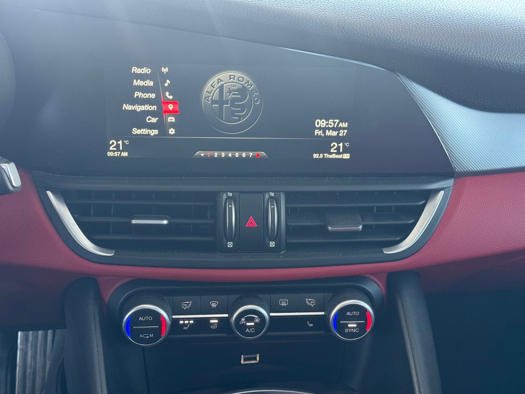 Alfa Romeo Giulia Ti Sport AWD Cuir Toit Navigation 2018 à Terrebonne, Québec - 17 - w1024h768px