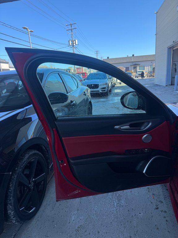 Alfa Romeo Giulia Ti Sport AWD Cuir Toit Navigation 2018 à Terrebonne, Québec - 8 - w1024h768px