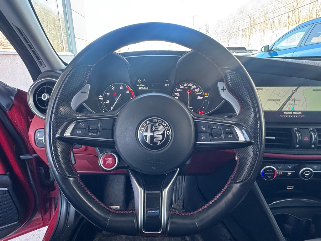 Alfa Romeo Giulia Ti Sport AWD Cuir Toit Navigation 2018 à Terrebonne, Québec - 13 - w1024h768px