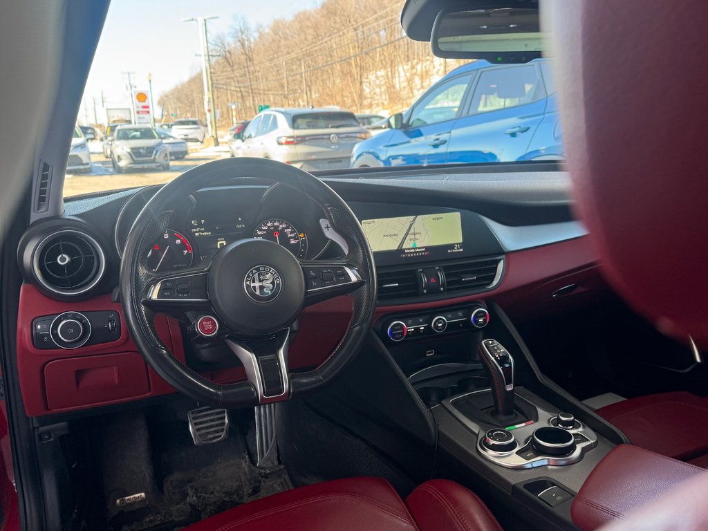 Alfa Romeo Giulia Ti Sport AWD Cuir Toit Navigation 2018 à Terrebonne, Québec - 11 - w1024h768px