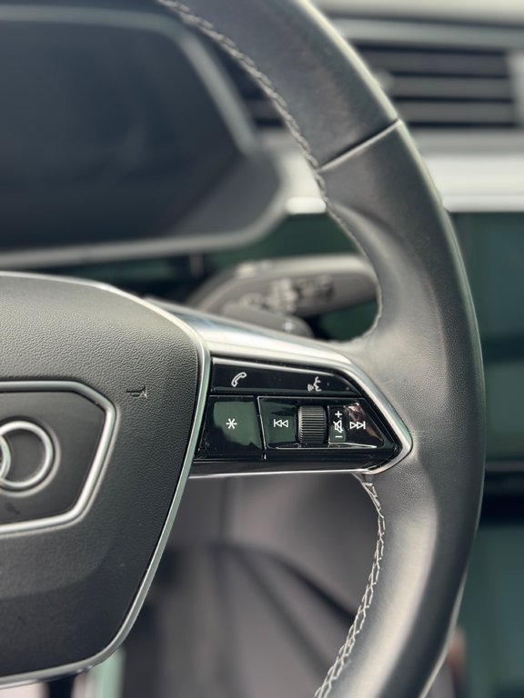 2022 Audi E-tron Sportback Technik Toit Panoramique Bas Kilométrage in Terrebonne, Quebec - 15 - w1024h768px