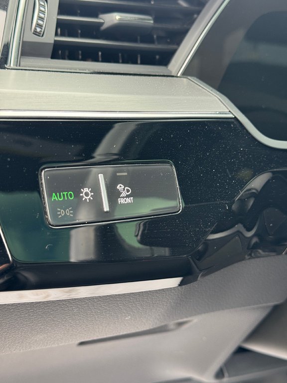 2022 Audi E-tron Sportback Technik Toit Panoramique Bas Kilométrage in Terrebonne, Quebec - 13 - w1024h768px