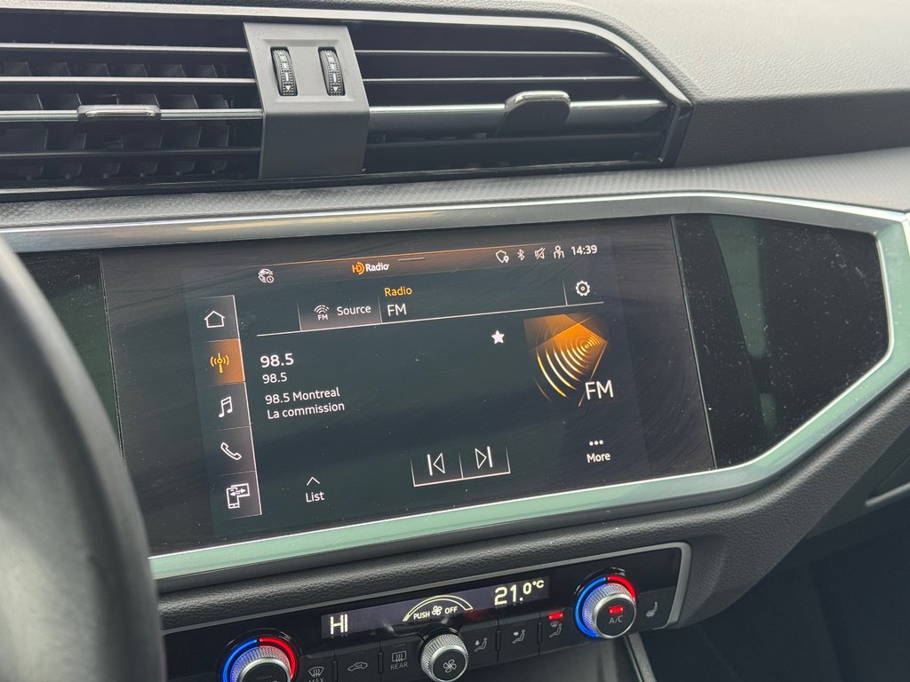 2022 Audi Q3 45 Cuir Toit Panoramique in Terrebonne, Quebec - 17 - w1024h768px